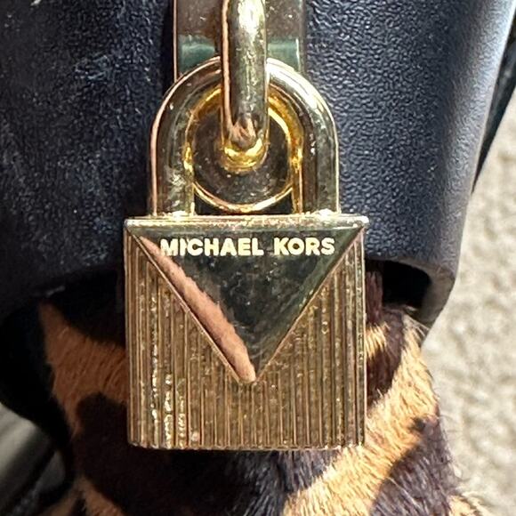 🔻🔻SOLD 🔻🔻MICHAEL KORS  MIRA BLACK LEATHER BOOTIE w/CALF HAIR ZIPPER 9M - Picture 13 of 14